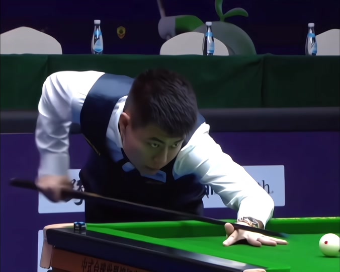 双人包夹也无用！张子宇14分钟8中8轰18+4 女篮核武已成各队梦魇