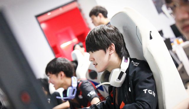 之间的策略 之间的策略